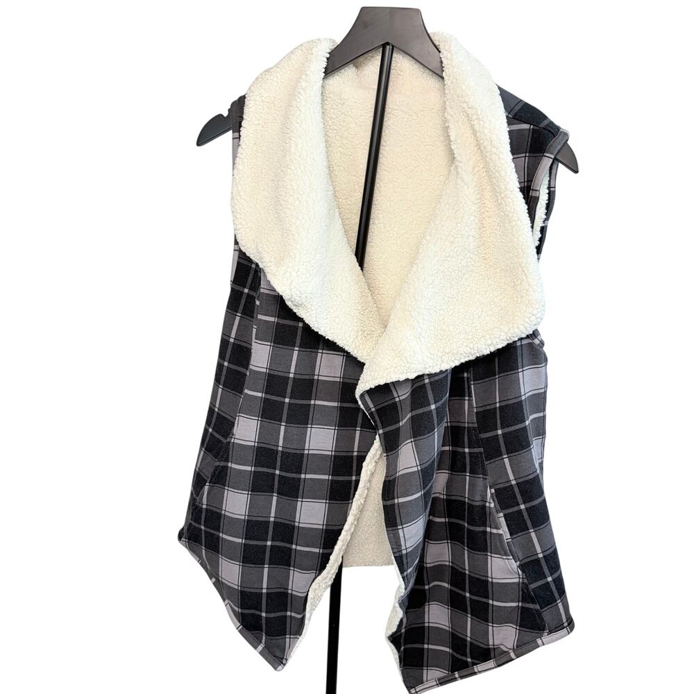 Matilda Jane womens gray plaid shearling reversible open vest. Size S, M.